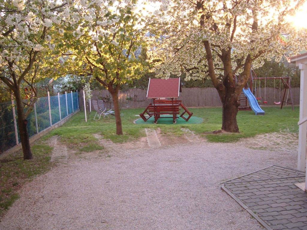 Apartman Heviz Holiday Exteriör bild
